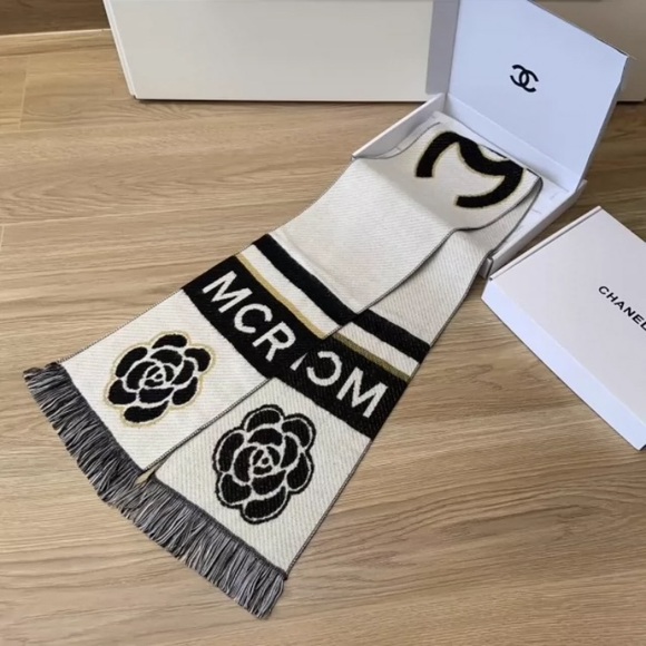 Chanel Metiers d’Art Show MCR scarf - Picture 6 of 9